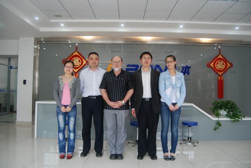 澳籍教授来我司参观交流