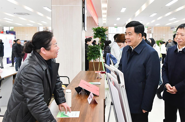 吴伟斌调研复工复产和促就业工作